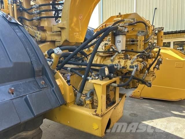 CAT 623k Strugači