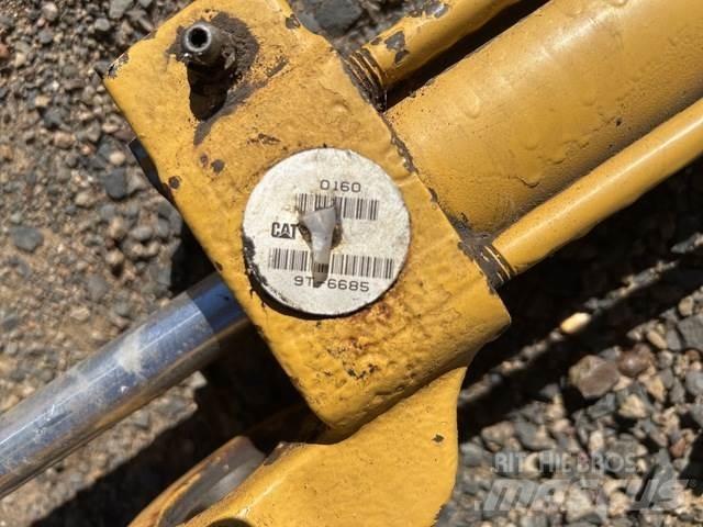 CAT 657E Druge komponente