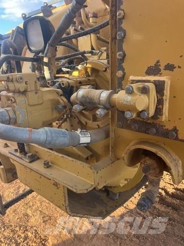 CAT 657G Strugači