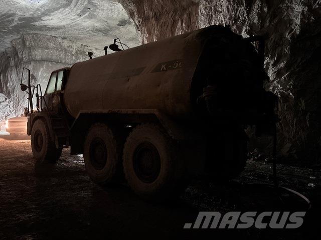 CAT 725 Kamioni za vodu