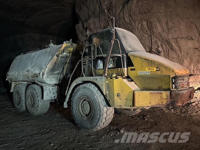 CAT 725 Kamioni za vodu