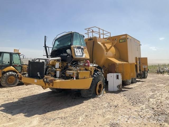 CAT 740B Kamioni cisterne