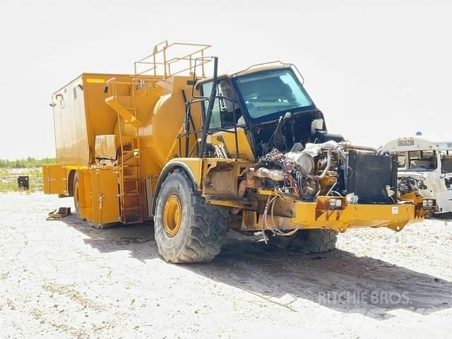CAT 740B Kamioni cisterne