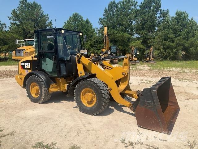 CAT 906M Utovarivači na kotačima