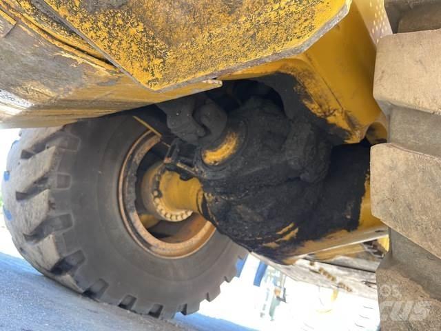 CAT 988G Utovarivači na kotačima