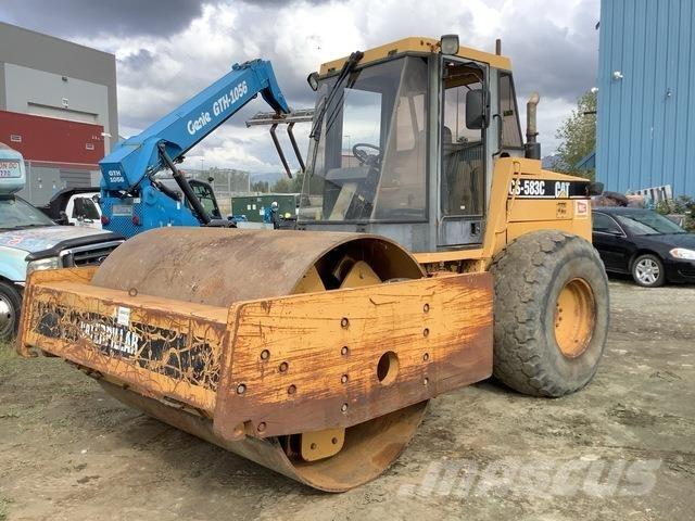 CAT CS-583C Valjci sa jednim bubnjem