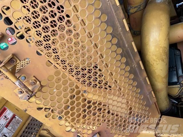 CAT D10T Buldožeri gusjeničari