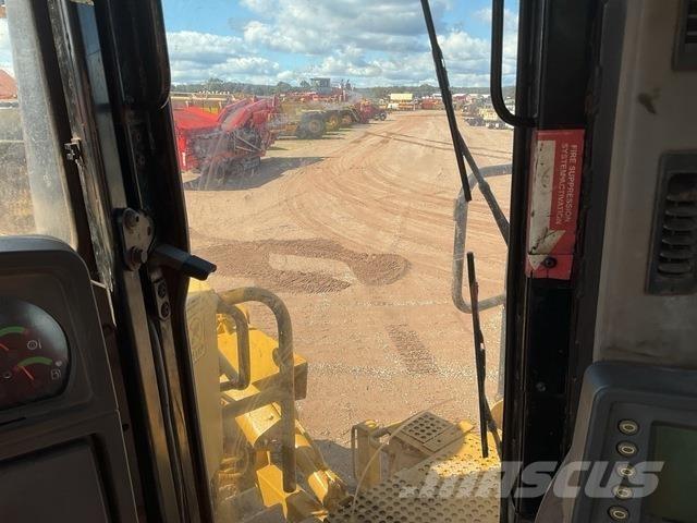CAT D10T Buldožeri gusjeničari