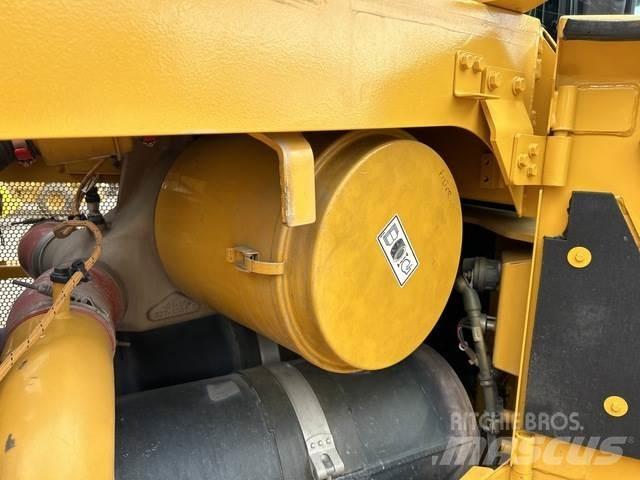 CAT D10T2 Buldožeri gusjeničari