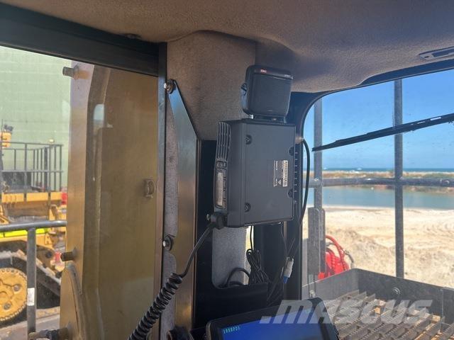 CAT D11T Buldožeri gusjeničari