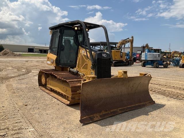 CAT D3 Buldožeri gusjeničari
