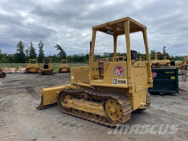 CAT D3B Buldožeri gusjeničari