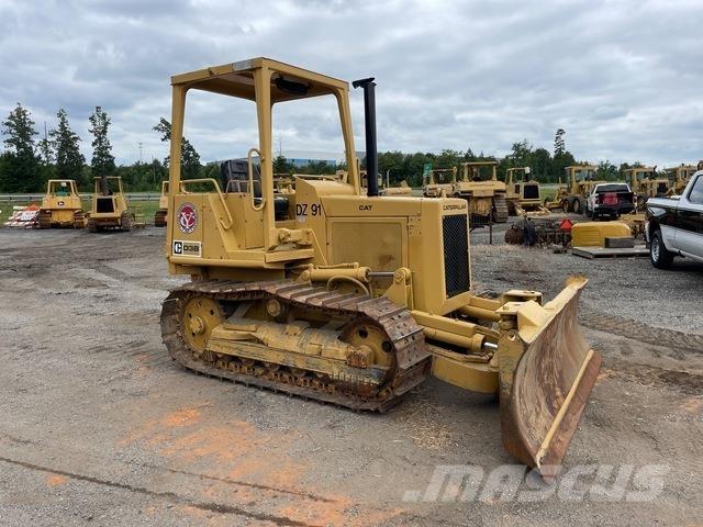 CAT D3B Buldožeri gusjeničari