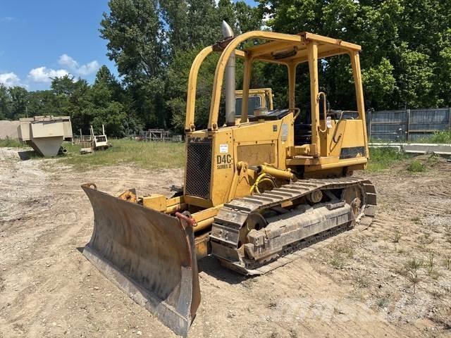 CAT D4C Buldožeri gusjeničari
