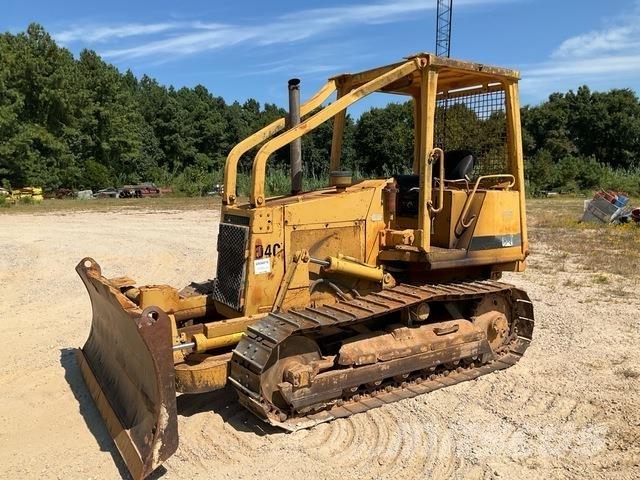 CAT D4C Buldožeri gusjeničari
