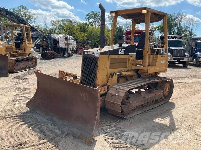 CAT D4C Buldožeri gusjeničari