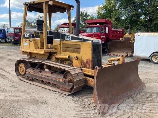 CAT D4C Buldožeri gusjeničari