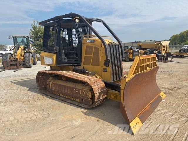 CAT D5K2 XL Buldožeri gusjeničari