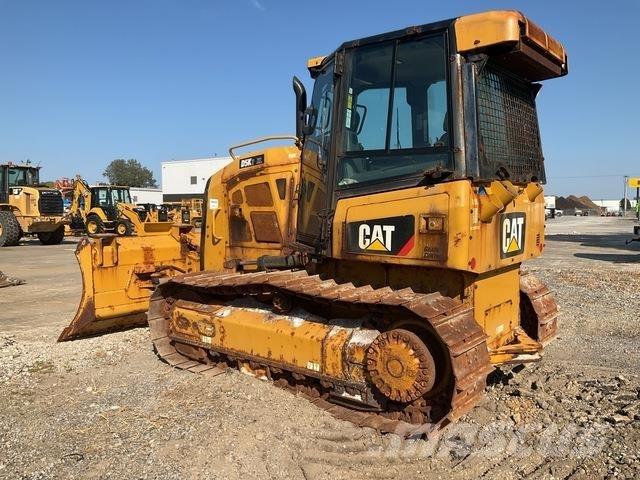 CAT D5K2 XL Buldožeri gusjeničari