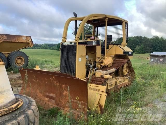 CAT D5M XL Buldožeri gusjeničari