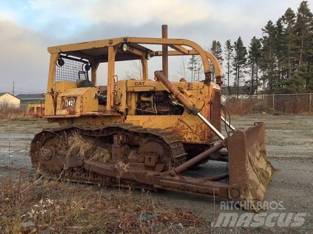 CAT D6D Buldožeri gusjeničari