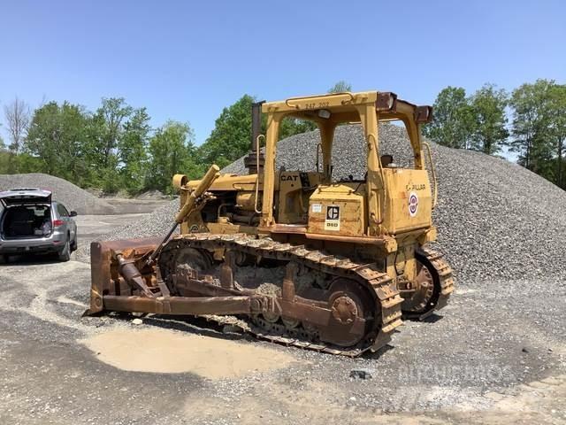 CAT D6D Buldožeri gusjeničari