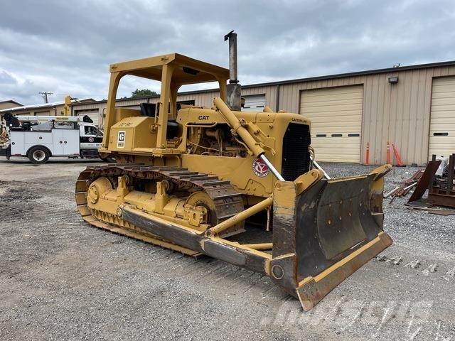 CAT D6D Buldožeri gusjeničari