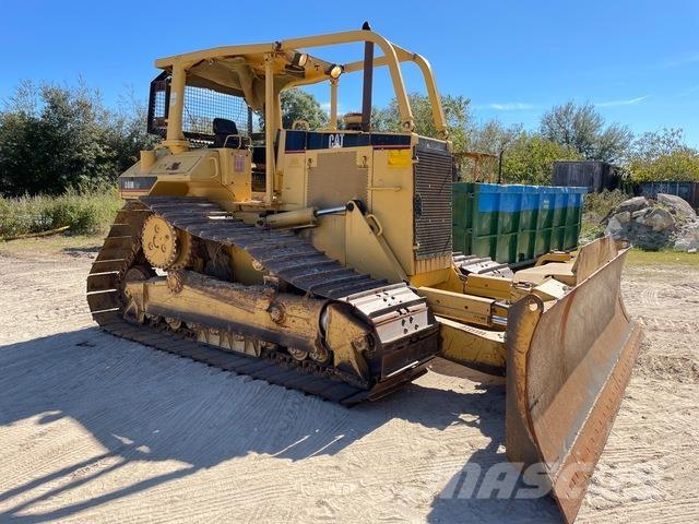 CAT D6M Buldožeri gusjeničari