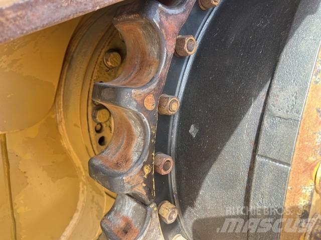 CAT D6R Buldožeri gusjeničari