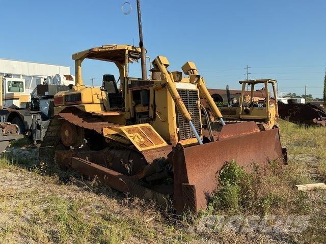 CAT D6R Buldožeri gusjeničari