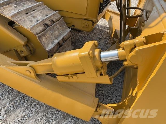 CAT D6T Buldožeri gusjeničari