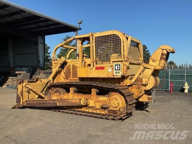 CAT D7 Buldožeri gusjeničari