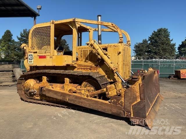 CAT D7 Buldožeri gusjeničari