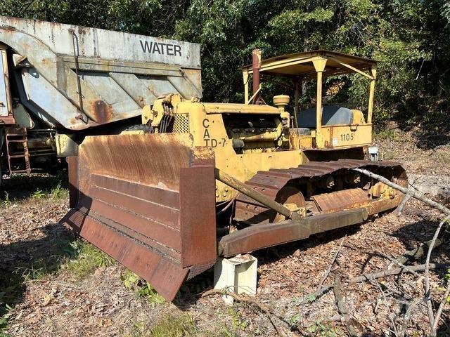 CAT D7 Buldožeri gusjeničari