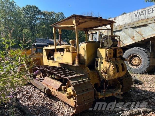 CAT D7 Buldožeri gusjeničari