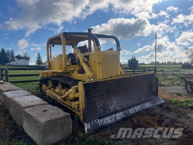 CAT D7F Buldožeri gusjeničari