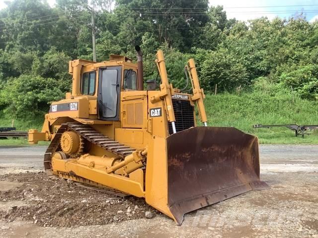 CAT D7H Buldožeri gusjeničari