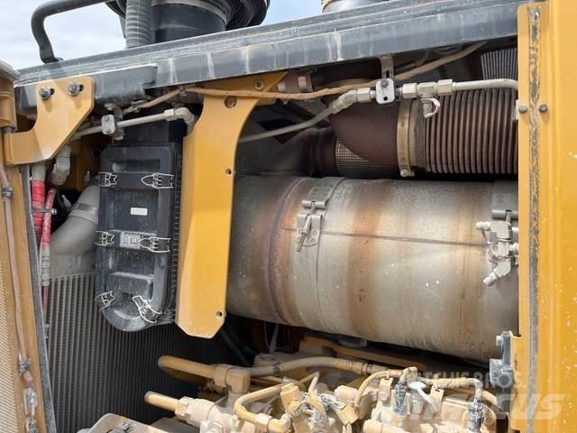 CAT D8T Buldožeri gusjeničari