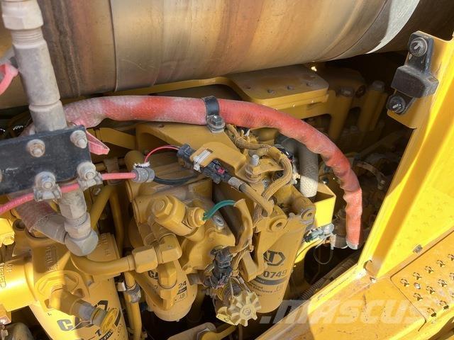 CAT D8T Buldožeri gusjeničari