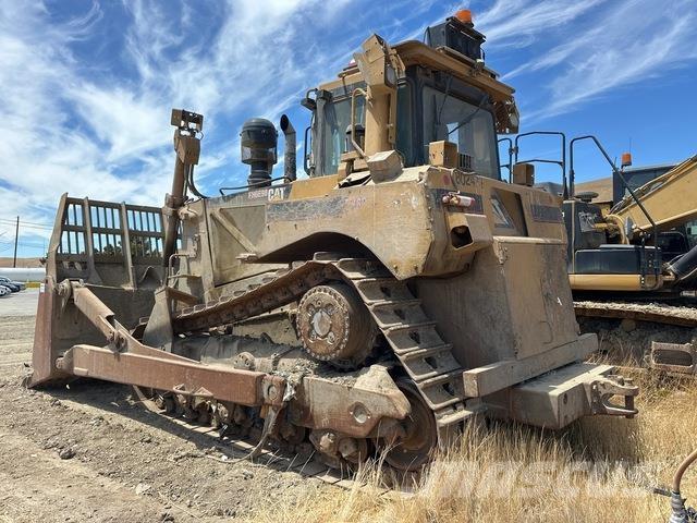 CAT D8T Buldožeri gusjeničari