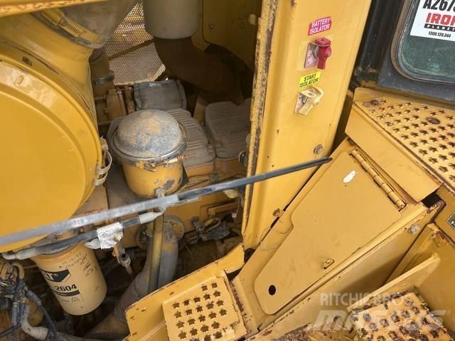 CAT D9T Buldožeri gusjeničari