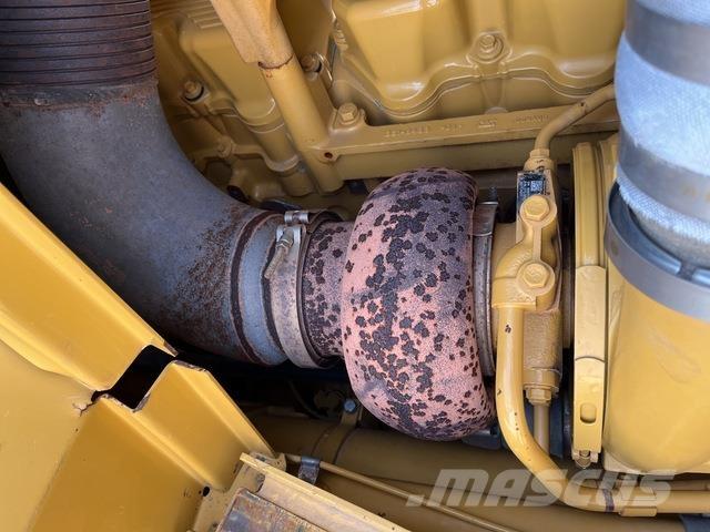 CAT D9T Buldožeri gusjeničari