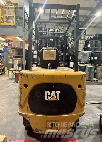 CAT E8000 Električni viličari