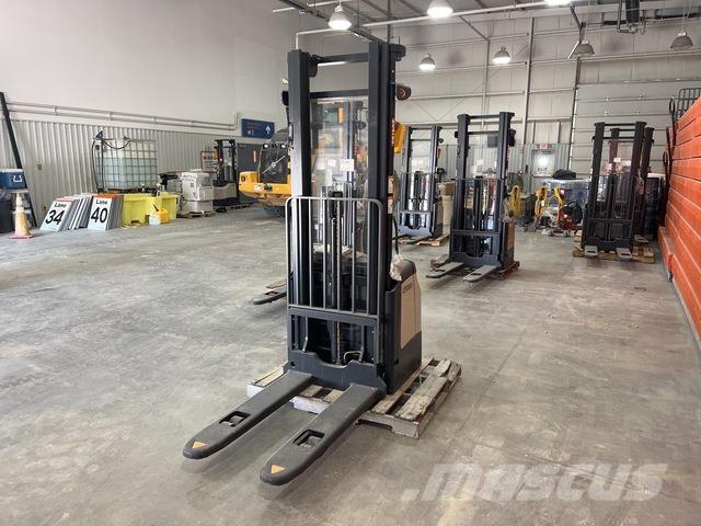 Crown ES 4000 Samopogonski ručni viličari