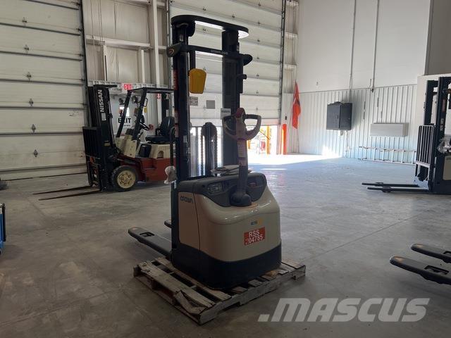 Crown ES 4000 Samopogonski ručni viličari