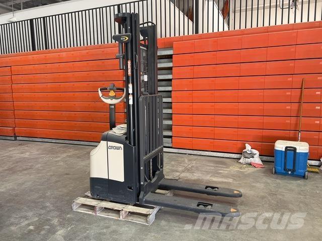 Crown ES 4000 Samopogonski ručni viličari