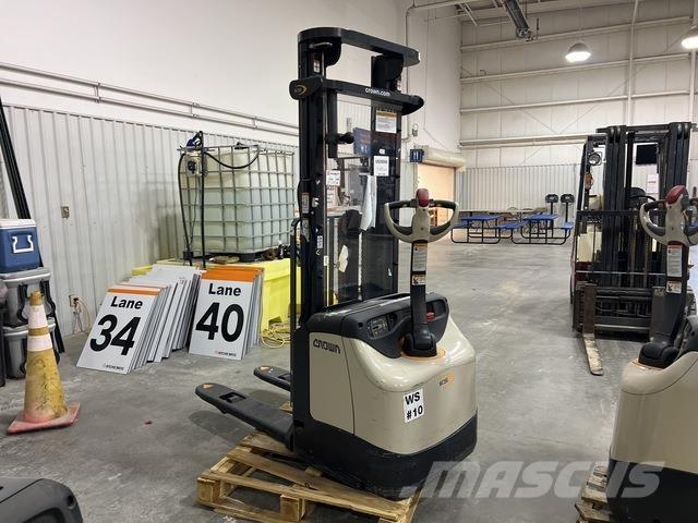 Crown ES 4000 Samopogonski ručni viličari