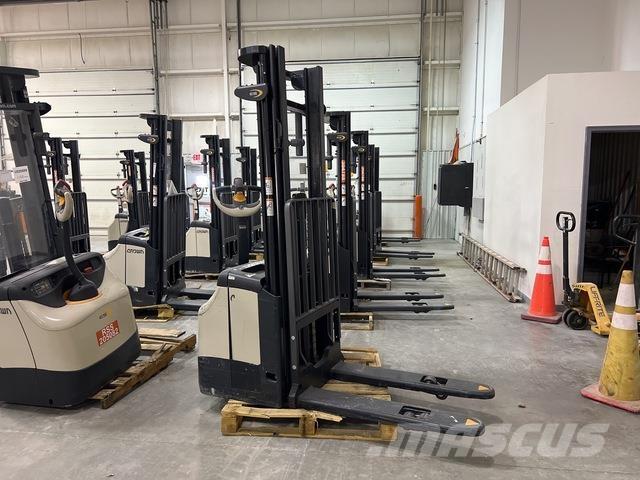 Crown ES 4000 Samopogonski ručni viličari