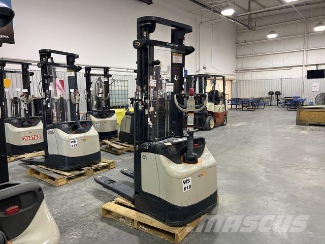 Crown ES 4000 Samopogonski ručni viličari