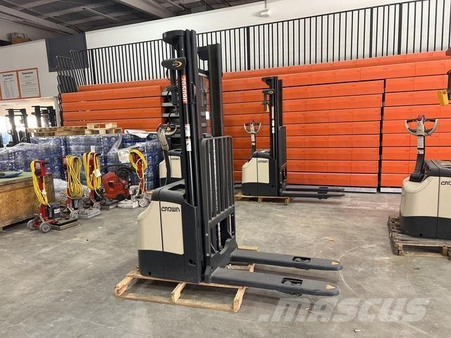 Crown ES 4000 Samopogonski ručni viličari